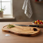 Schneidebrett Olivenholz mit Griff und Saftrille