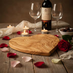Frühstücksbrettchen aus Olivenholz in Herzform (22cm)